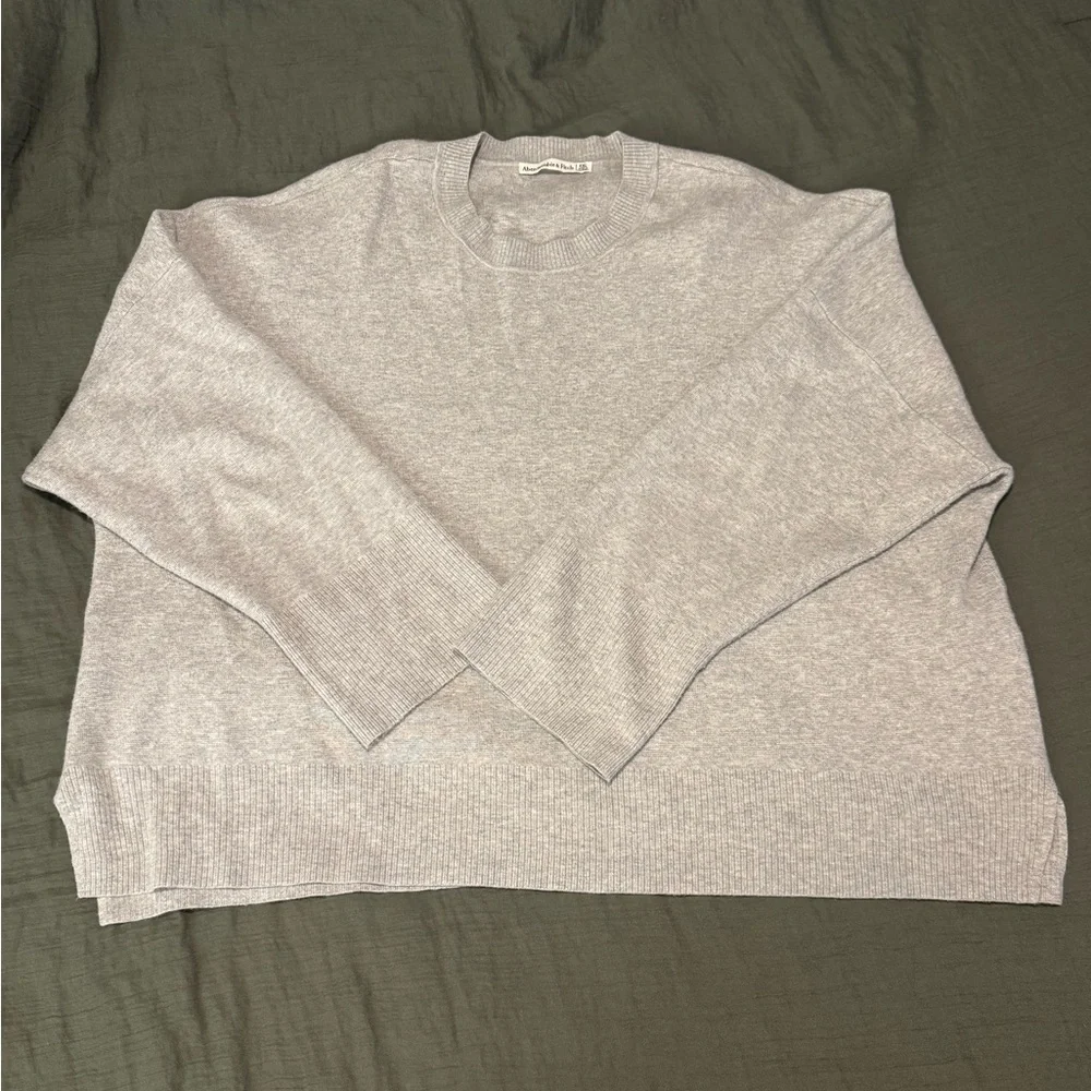 Abercrombie & Fitch Heather Gray Sweater - Picture 1 of 3